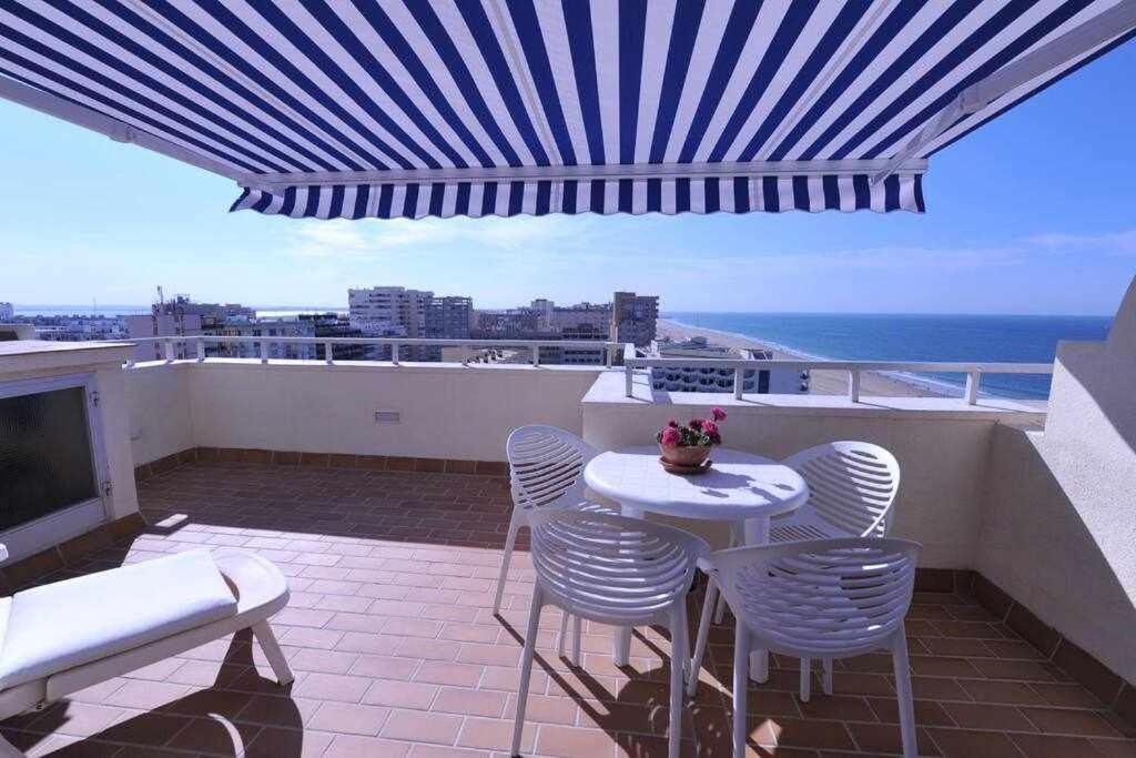 Atico Apartamento Loft Playa Victoria Кадис Екстериор снимка