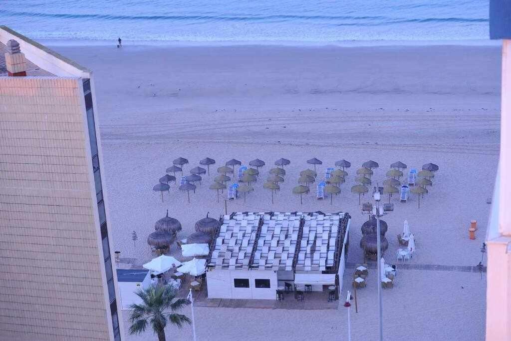 Atico Apartamento Loft Playa Victoria Кадис Екстериор снимка